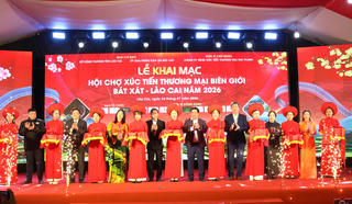 Khai mạc Hội chợ Xúc tiến Thương mại Biên giới Bát Xát - Lào Cai năm 2026