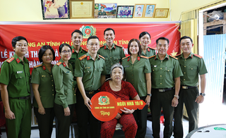 Công an tỉnh An Giang bàn giao “Ngôi nhà 19/8” và sinh hoạt chính trị tại Cà Mau