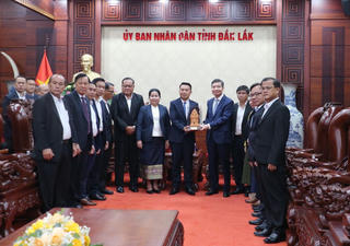 Đoàn công tác tỉnh Champasak (Lào) thăm và chúc tết tỉnh Đắk Lắk