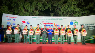 TP Hồ Chí Minh: Mang không khí Xuân đến với quân, dân vùng biên giới biển