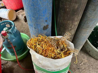 Công an TP Hà Nội phát hiện 2 xưởng phân kim xả hơn 6,7 tấn chất thải nguy hại ven sông Đuống