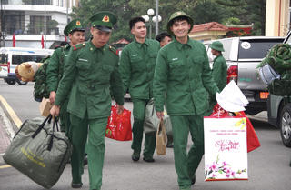 Hải Phòng tiễn 53 quân nhân xuất ngũ, mỗi chiến sĩ nhận hơn 35 triệu đồng tiền hỗ trợ