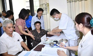 Hà Nội đẩy mạnh chính sách an sinh xã hội, chăm lo toàn diện cho người cao tuổi