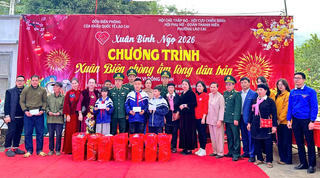 Ấm áp "Xuân Biên phòng" tại phường Lào Cai