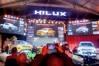 Toyota Việt Nam ra mắt Hilux hoàn toàn mới 2026