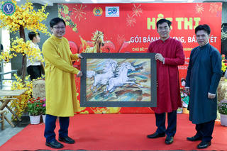 Trường Đại học Luật TP HCM chăm lo Tết cho giảng viên, sinh viên dịp xuân Bính Ngọ