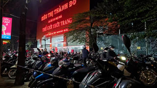 Siêu thị lấn chiếm vỉa hè, lòng đường?