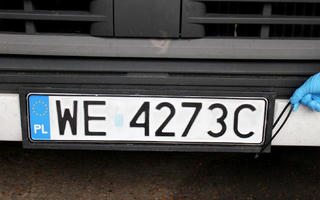 Gắn biển số xoay kiểu 'James Bond' để hành động phi pháp, tài xế xe tải vào tù
