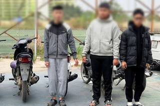 Bắt giữ 3 thanh niên trộm 11 chiếc xe máy ở Hà Nội