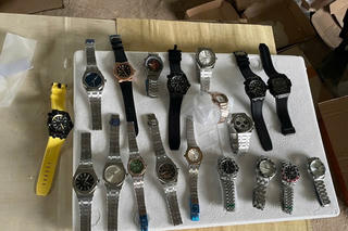 Hải quan bắt giữ gần 900 đồng hồ giả các thương hiệu đắt tiền