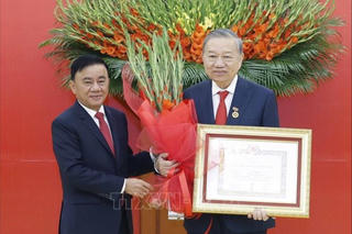 Lễ trao Huy hiệu 45 năm tuổi Đảng tặng Tổng Bí thư Tô Lâm