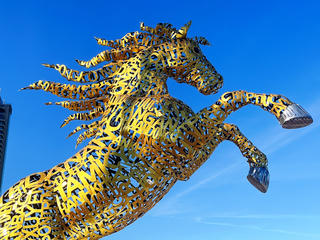 Linh vật “Kim Mã Hợp Nhất” ghép tên 94 đơn vị hành chính gây ấn tượng tại Đà Nẵng