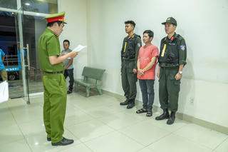 Khởi tố hai đối tượng mang dao rựa đi giải quyết mâu thuẫn sau chầu nhậu