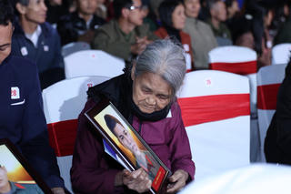 Trao tặng 200 di ảnh liệt sĩ trong chương trình “Tết tri ân liệt sĩ”