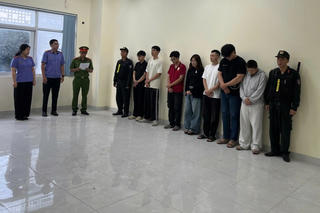 7 đối tượng bị bắt vì buôn bán thuốc lá điện tử