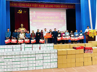 Tập đoàn Hanaka phối hợp với Hội đồng hương Bắc Ninh tại Hà Nội trao quà Tết cho gia đình chính sách