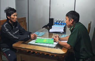 Bắt giữ đối tượng trốn trên tàu cá khi bị truy nã về tội dâm ô người dưới 16 tuổi