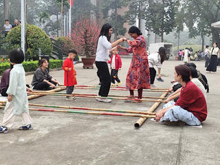 Người trẻ vẫn rất yêu truyền thống Tết xưa của cha ông
