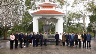 Thứ trưởng Nguyễn Thanh Tịnh dâng hương tại Khu di tích lịch sử của Bộ Tư pháp 