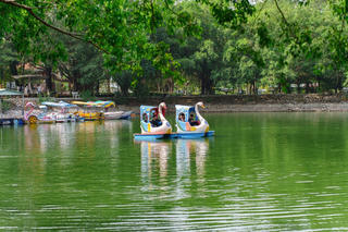 Chạm tay vào huyền thoại, rước vía mạnh mẽ cả năm