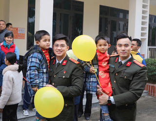 Ban Thanh niên Công an tỉnh Hưng Yên tổ chức chương trình “Tết ấm tình thương - Trao gửi yêu thương”