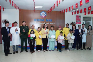 Lãnh đạo tỉnh Lào Cai thăm, chúc Tết tại Bệnh viện Sản – Nhi tỉnh Lào Cai