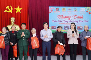  “Xuân Biên phòng ấm lòng dân bản” tại Đồn Biên phòng Lạch Kèn
