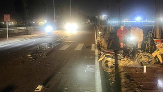 Va chạm giữa xe máy và xe đạp trong đêm, 1 người tử vong