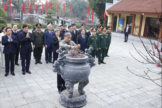 Tổng Bí thư Tô Lâm dâng hương tưởng niệm các đồng chí lãnh đạo tiền bối