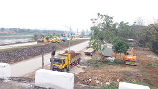 Phú Thọ: Tập kết máy móc chuẩn bị sửa cầu Sông Lô