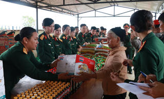 Rộn rã ngày hội “Xuân khu 5 đoàn kết - Tết thắm tình quân dân” 