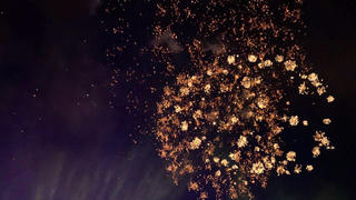 Giao thừa Tết Bính Ngọ: Người dân vùng biên giới Lâm Đồng lần đầu tiên xem pháo hoa ngay tại địa phương