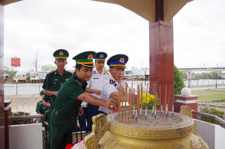 Hải đoàn 42 tưởng nhớ, tri ân các anh hùng liệt sỹ 