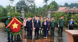 Phường Âu Lâu (Lào Cai) dâng hương tri ân anh hùng liệt sĩ 