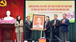 Trưởng Ban Tuyên giáo và Dân vận Trung ương thăm và chúc Tết tỉnh Tuyên Quang