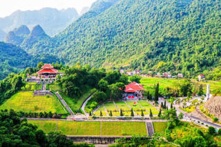 Về thăm Pác Bó ngày đầu xuân