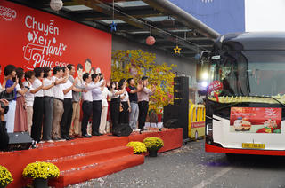 Saigon Co.op tổ chức 20 chuyến xe, đưa 900 lao động khó khăn về quê đón Tết