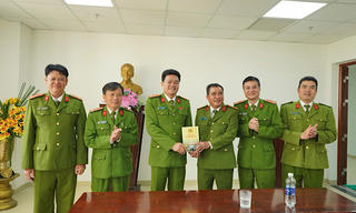 Khen thưởng lực lượng phá vụ khai thác cao lanh trái phép hơn 9 tỷ đồng tại Huế