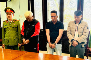 Khởi tố, bắt tạm giam 3 đối tượng khai thác trái phép hơn 11.000 m² cao lanh 