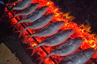 Khói bếp nghi ngút, làng cá Thạch Kim “chạy đua” đơn hàng cuối năm