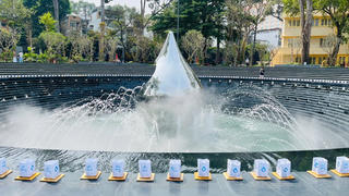 Lắng lòng tại không gian tưởng niệm nạn nhân COVID-19 giữa lòng thành phố