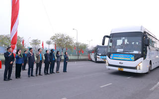 Hà Nội tổ chức 26 chuyến xe miễn phí đưa 1.200 công nhân về quê đón Tết