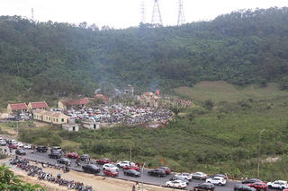 Dòng người tìm về các điểm tâm linh ở Quảng Trị trong ngày đầu năm mới