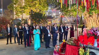 Lãnh đạo các tỉnh dâng hương tri ân Chủ tịch Hồ Chí Minh và các bậc tiền nhân