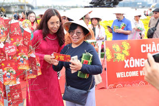 Đà Nẵng tưng bừng đón du khách “xông đất” đầu năm Bính Ngọ 2026