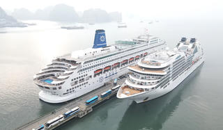 Hàng ngàn du khách tàu biển quốc tế đến Quảng Ninh “xông đất” ngày 1 Tết