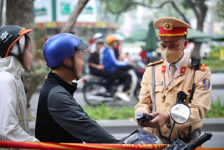 Loạt tài xế ở Hà Nội bị phạt vì vi phạm nồng độ cồn ngày đầu năm mới