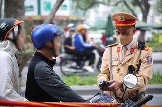 Loạt tài xế ở Hà Nội bị phạt vì vi phạm nồng độ cồn ngày đầu năm mới