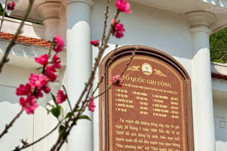 Đông đảo người dân về Ngã ba Đồng Lộc 'thắp lửa' tri ân 