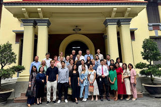 “Cây cầu” nhân văn đưa những người con trở về nguồn cội